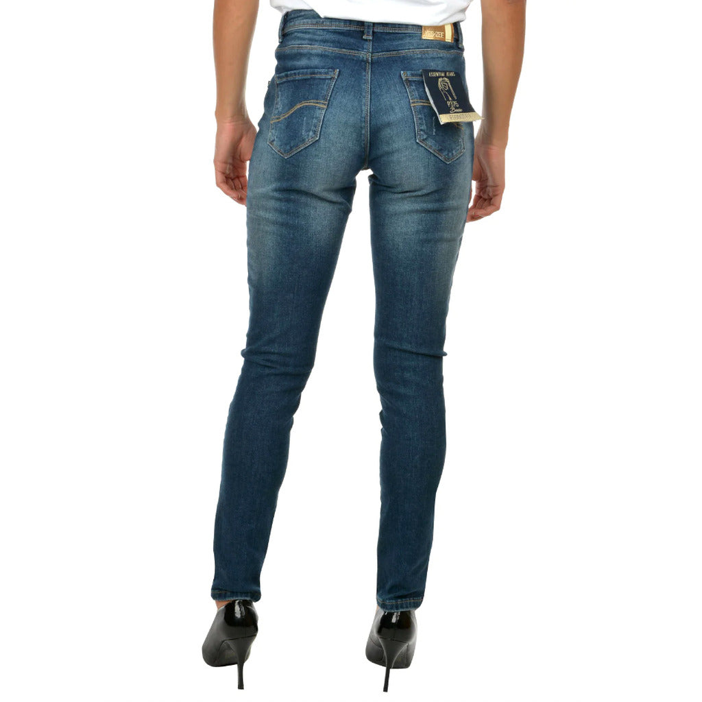 YES ZEE - p375_w221-j711